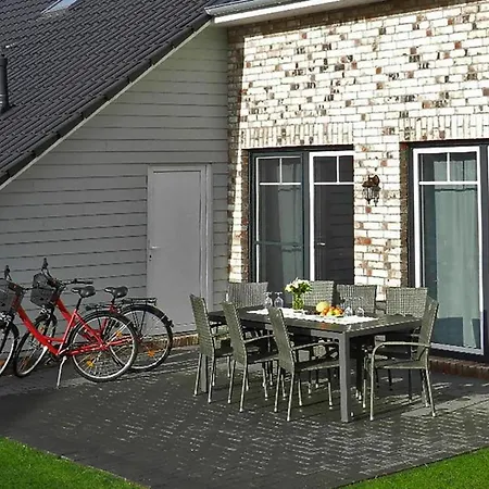 Semi-Detached Sea Breeze, Burhave